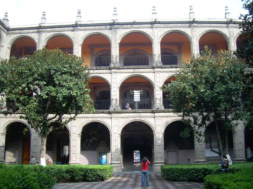De colegio a museo: El espacio arquitectónico y su resignificación. El Antiguo Colegio de San Ildefonso
